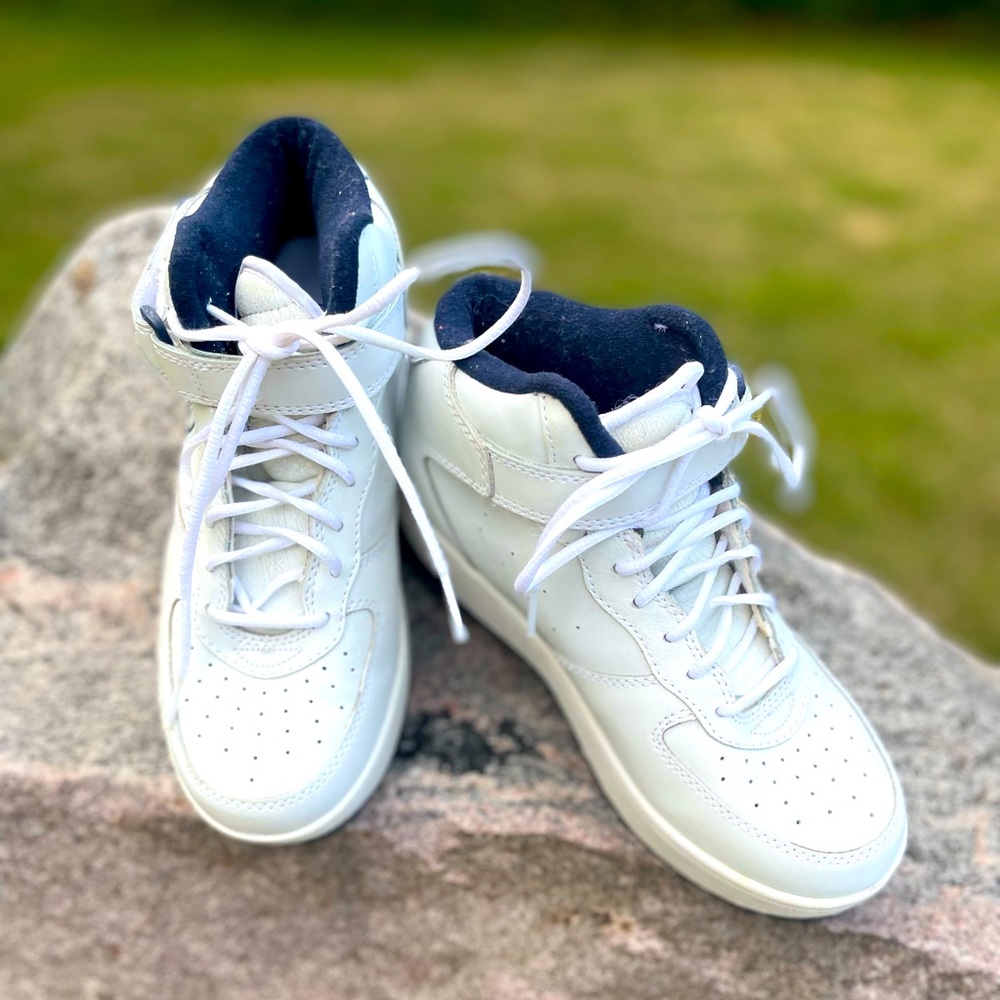 Nikken      Woman’s Cardio Shoes